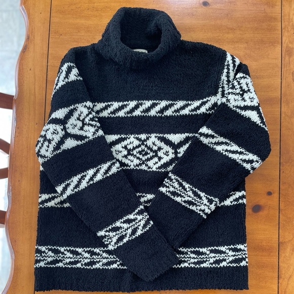 Yarnworks Black and White polyester and acrylic Sweater. Size Medium. - Picture 2 of 11